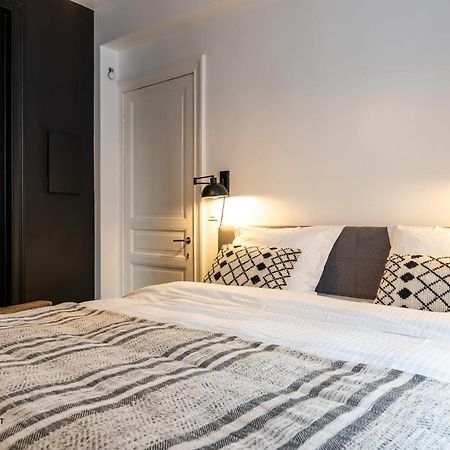 Beautiful Spacious Apartment In A Newly Renovated Old Townhouse Oostende Exteriör bild