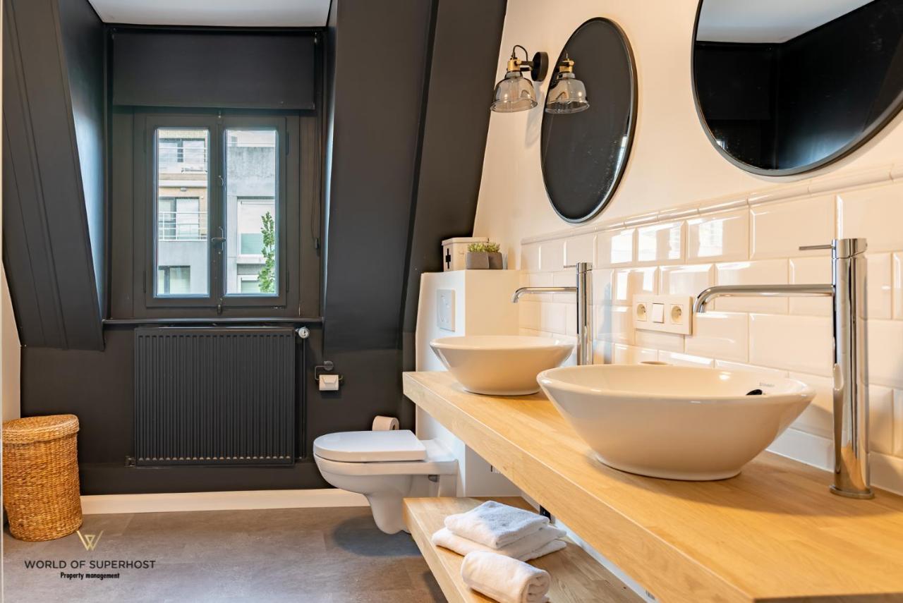 Beautiful Spacious Apartment In A Newly Renovated Old Townhouse Oostende Exteriör bild