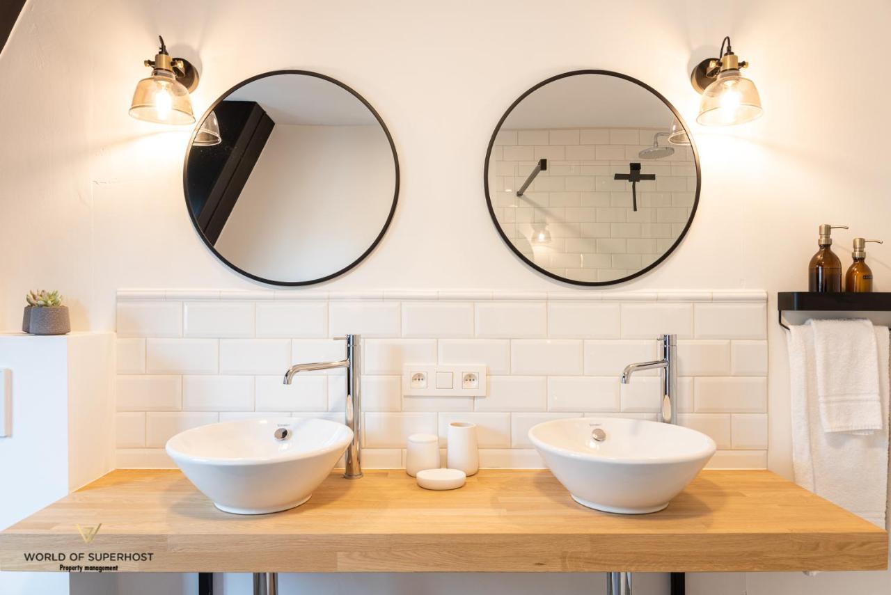 Beautiful Spacious Apartment In A Newly Renovated Old Townhouse Oostende Exteriör bild
